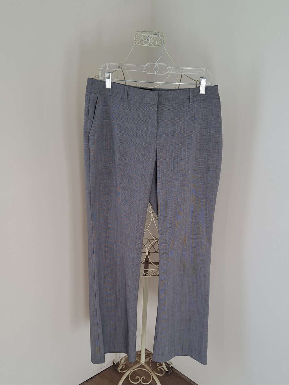 Early 2000's Attention Curvy Fit Buisness Casual Gray Glen Plaid Trousers, Sz 8.